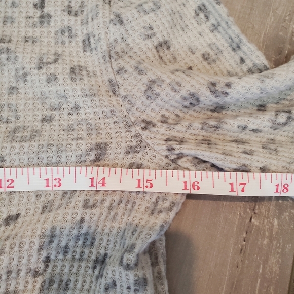 NWT Cozie by Pink Rose White Gray Leopard Print Drawstring Crop Top Size Small - Picture 15 of 15